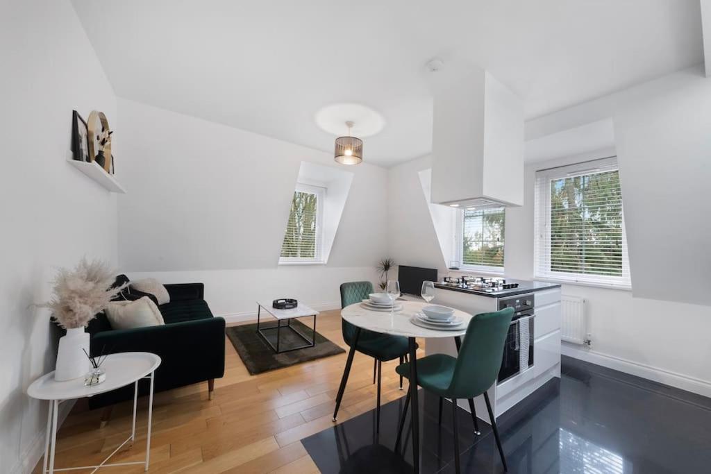 Roomy One Bed Loft Apartment Bishop's Stortford Dış mekan fotoğraf